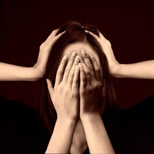 Skript "Schäm dich!" Hypnotisches Spiel mit Demütigung und Scham